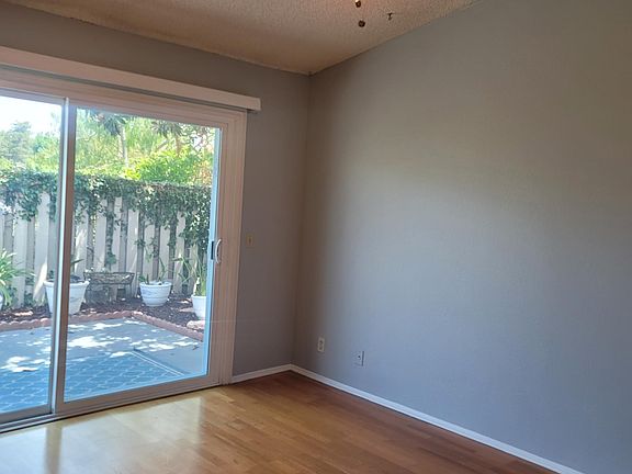 4th image of 1009 Brighton Ct