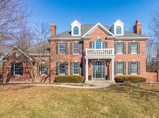 36W830 Hickory Dr, St Charles, IL 60175