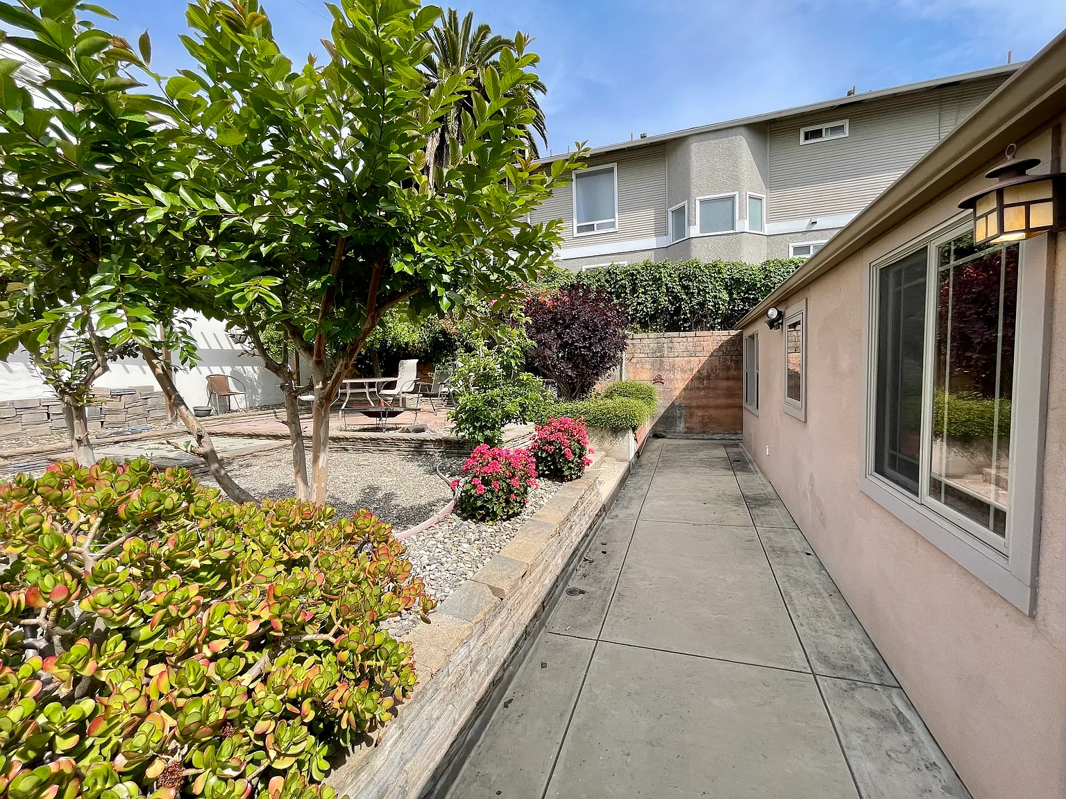 2 bed, 760 sqft, $1,850 — Photo 1