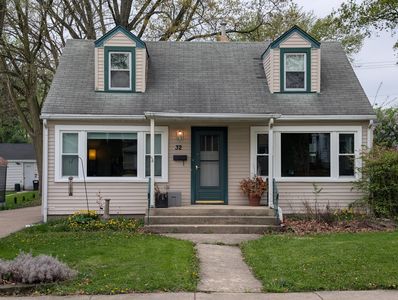 32 S Park St, Westmont, IL, 60559