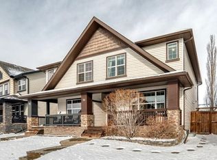 36 S Panora Way NW, Calgary, AB T3K0R3