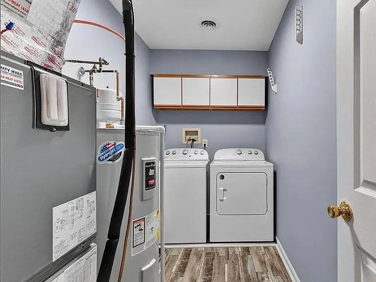 7 Earl Gables Ct — Photo 5