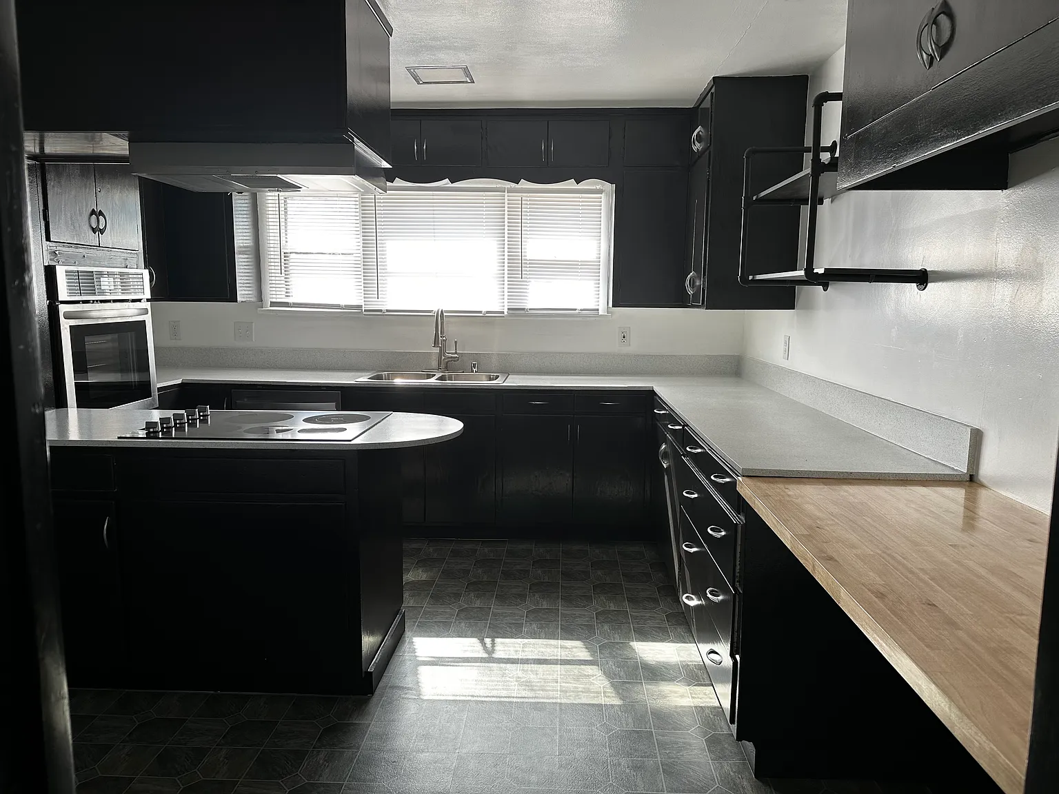 2 bed, 1000 sqft, $1,650 — Photo 3