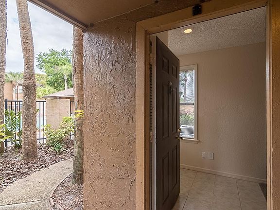 2nd image of 171-3043 Antique Oaks Cir #171