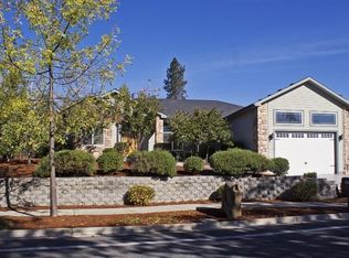 1730 NW F St, Grants Pass, OR 97526