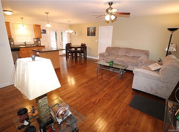 3rd image of 2313 Woodleaf Dr
