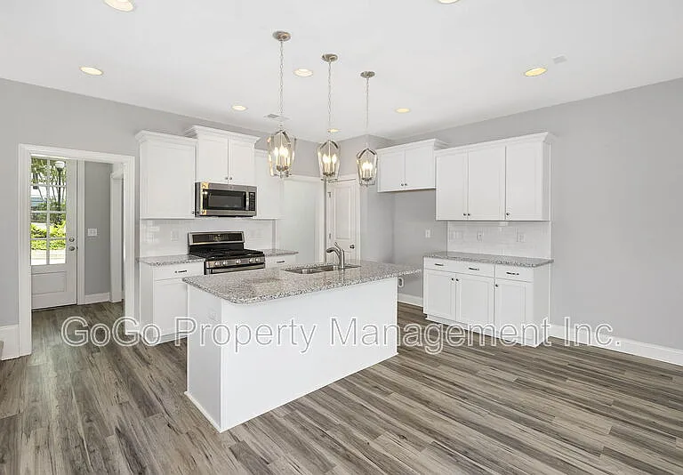188 Silver Hill St — Photo 6