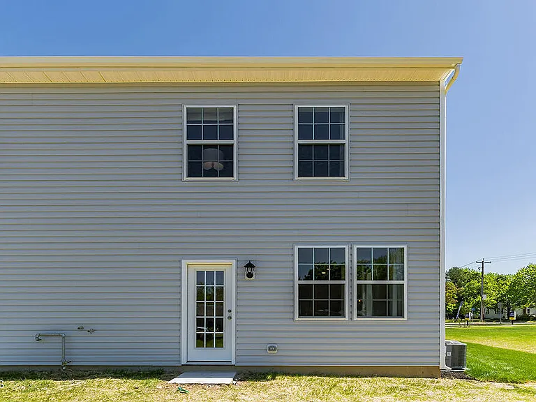 92 Arlotta St — Photo 26