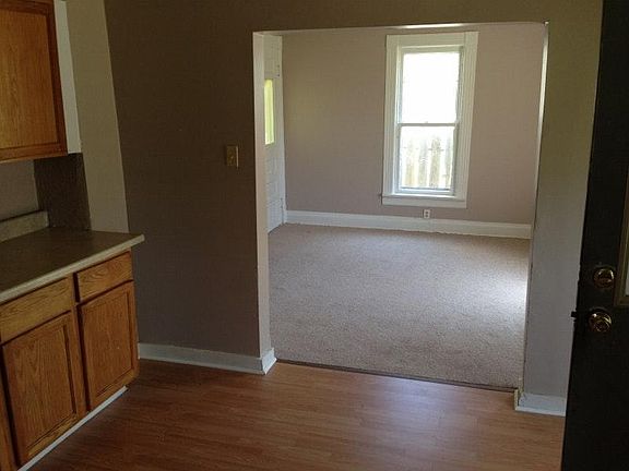 4th image of 723 Bennett St