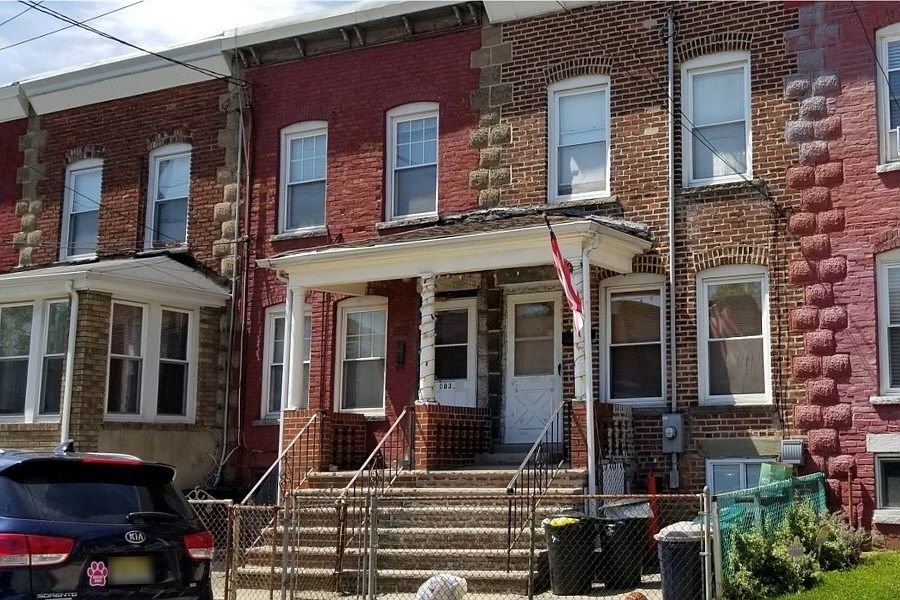 2nd image of 683 1/2 Chestnut St