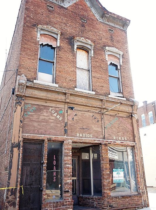 1st image of 119 E 6th St