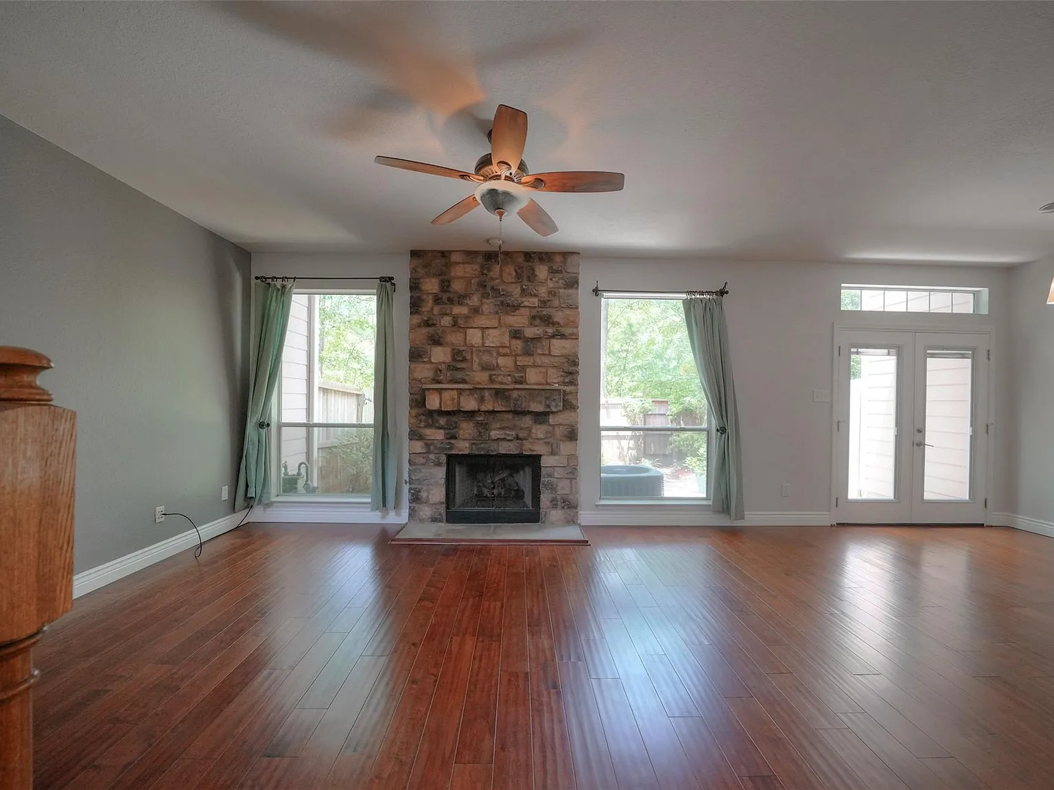 3 bed, 2.5 bath, 1779 sqft, $2,300 — Photo 2