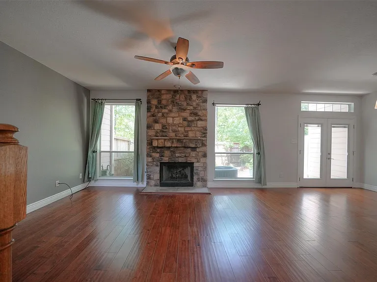 23 Endor Forest Pl — Photo 2