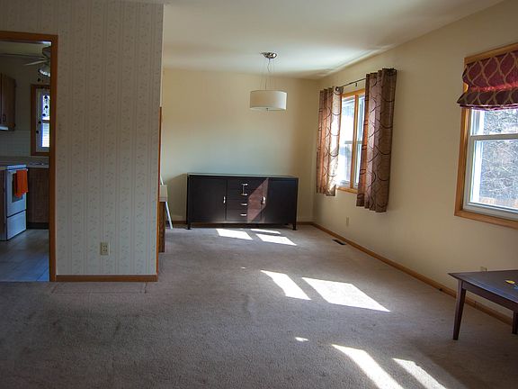 4th image of 3 Orchard Dr W