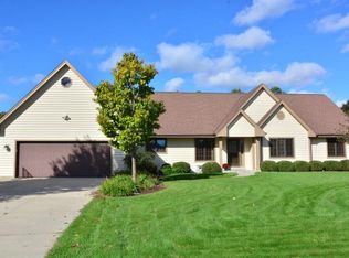 W136N6553 Cobblestone Dr, Menomonee Falls, WI