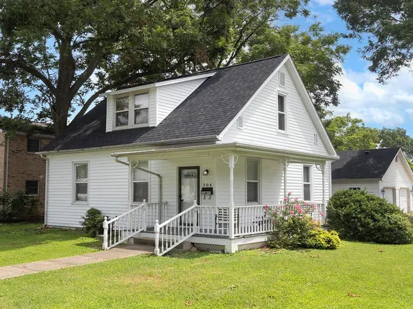 304 E 1st St, Trenton, IL 62293