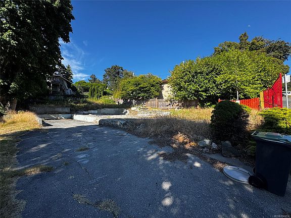 2nd image of 1258 Woodway Rd