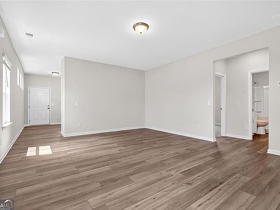 4th image of 203 Wildflower Way