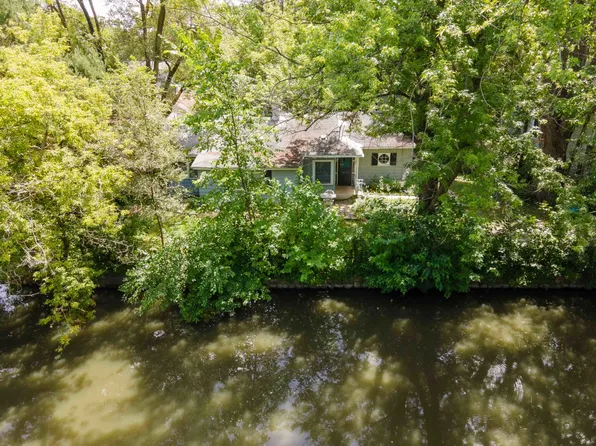 34778 N Oak Ave, Ingleside, IL 60041