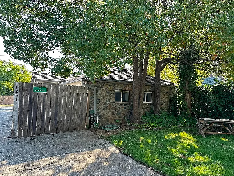 1254 Live Oak Ln — Photo 6