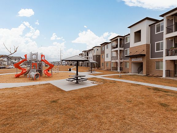 2nd image of 714 N 380th St W