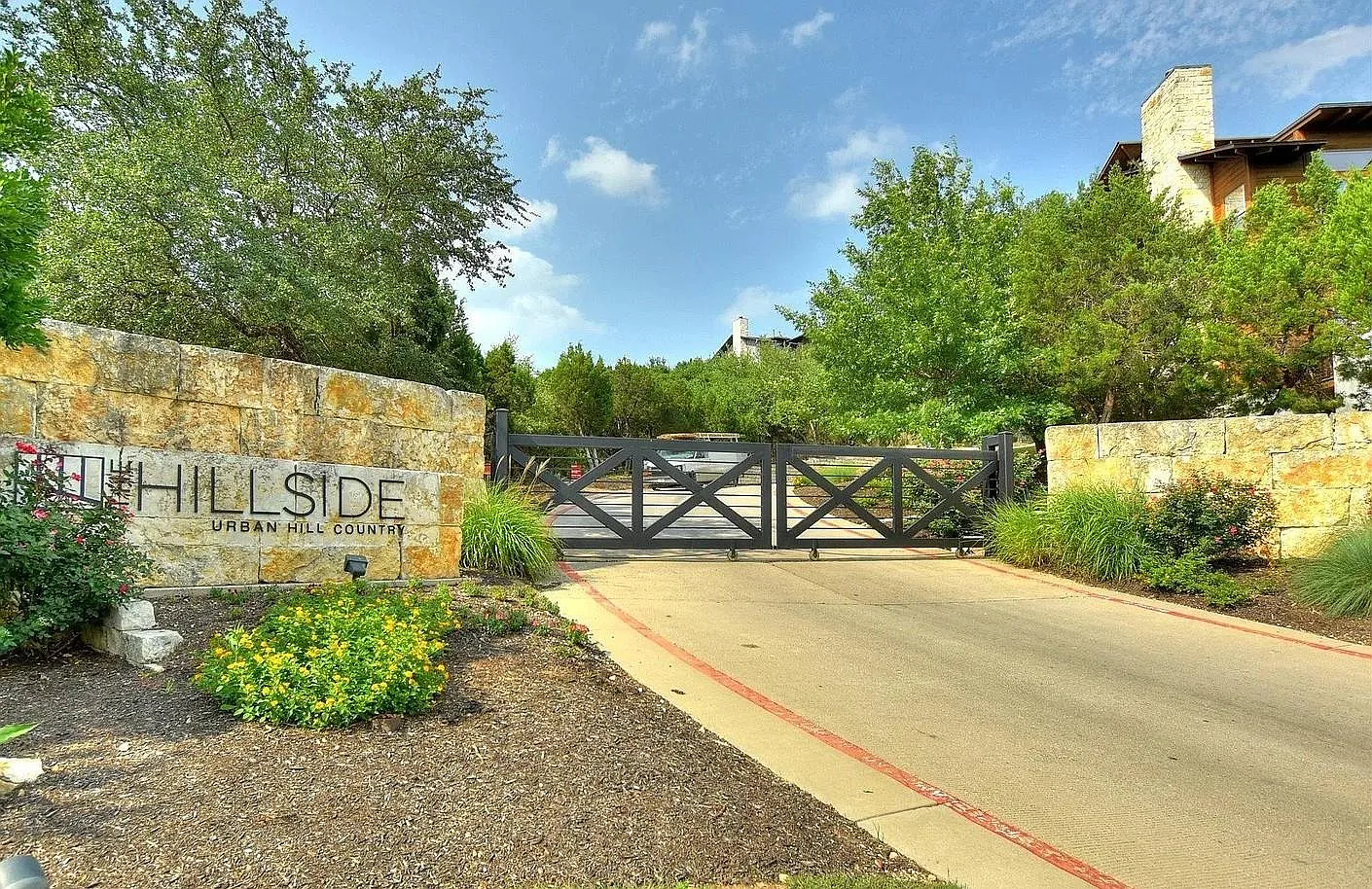 3 bed, 2.5 bath, 2133 sqft, $3,900 — Photo 2