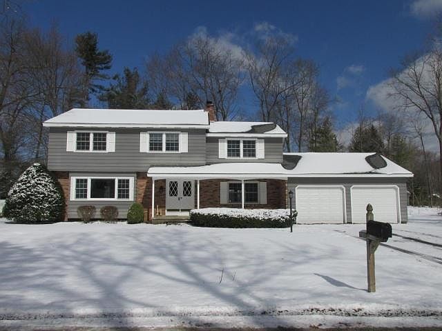1st image of 8 Cedarwood Dr