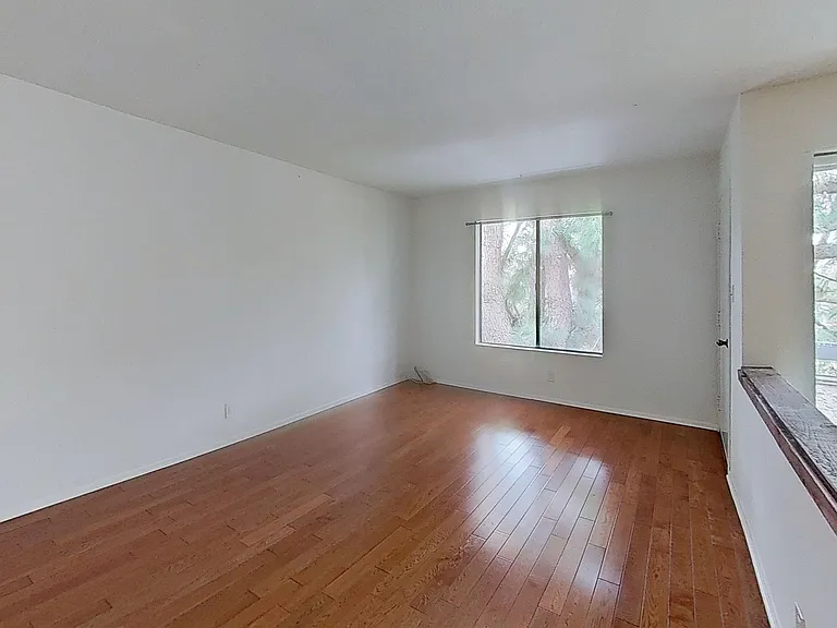4425 Whitsett Ave #213 — Photo 16