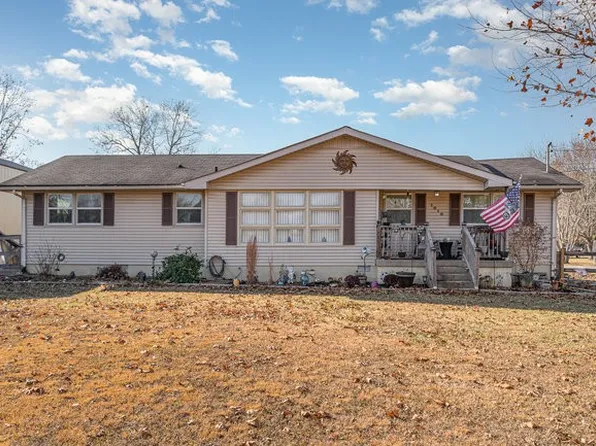 1010 Mooreland St NE, Belfast, TN 37019