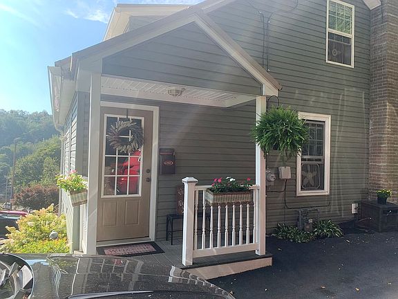 4th image of 309 Emerald St