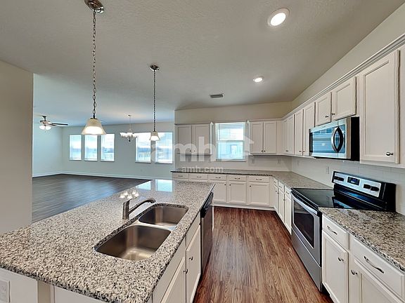 3rd image of 528 Pine Terrace Dr