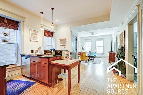 882 N Marshfield Ave #2F Photo 1