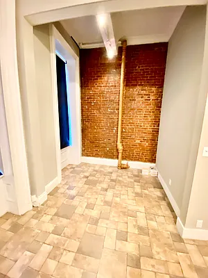 Rented by Safdie Realty Group | media 11