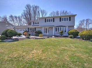 7 Fletcher Dr, Morganville, NJ 07751