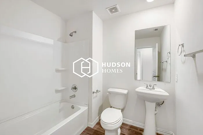 7839 Sandy St — Photo 10