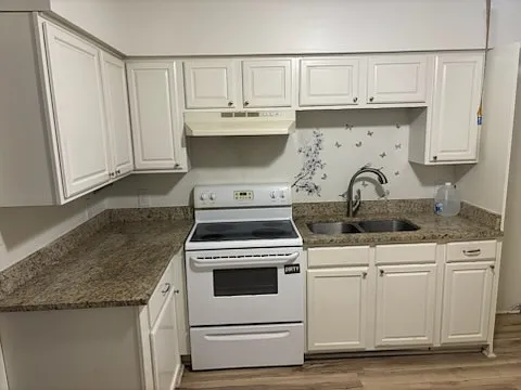 25 Holladay Dr #18 — Photo 1