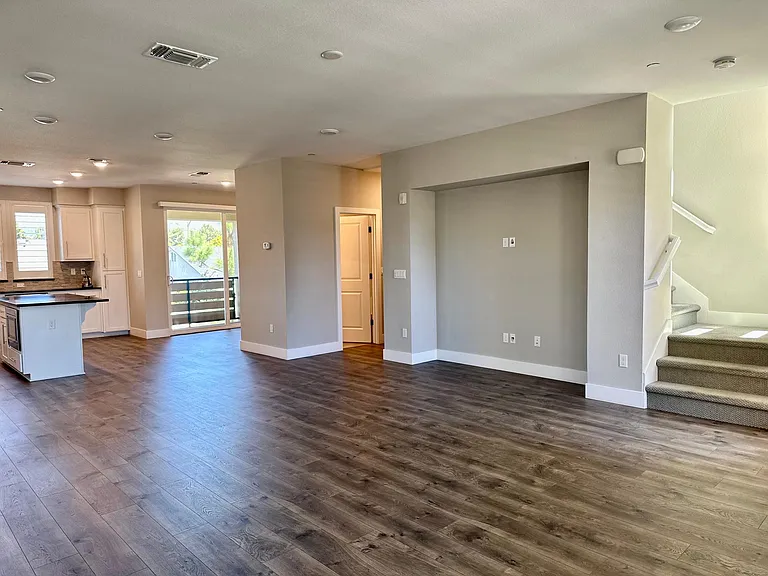 2009 Mahuron Cir — Photo 10