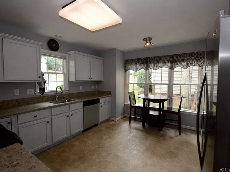10125 Oakley Pointe Dr — Photo 2