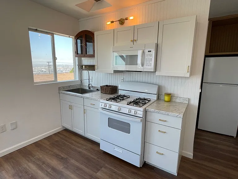 1408 Sassafras St — Photo 4