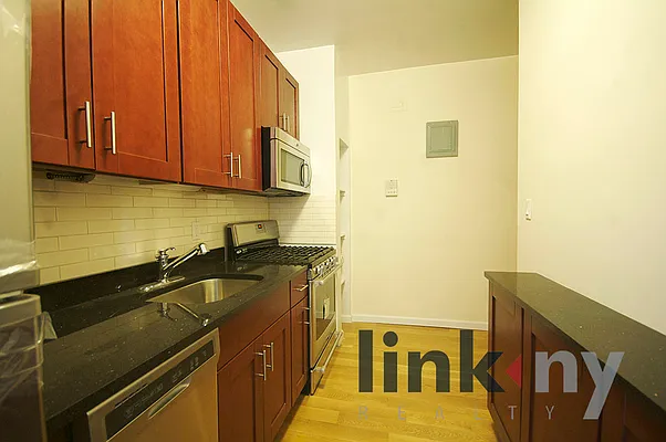 Rented by Link NY Realty | media 15