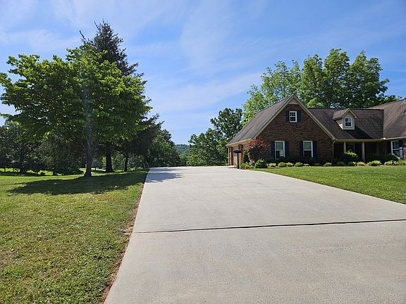 4th image of 437 Nob Hill Dr N