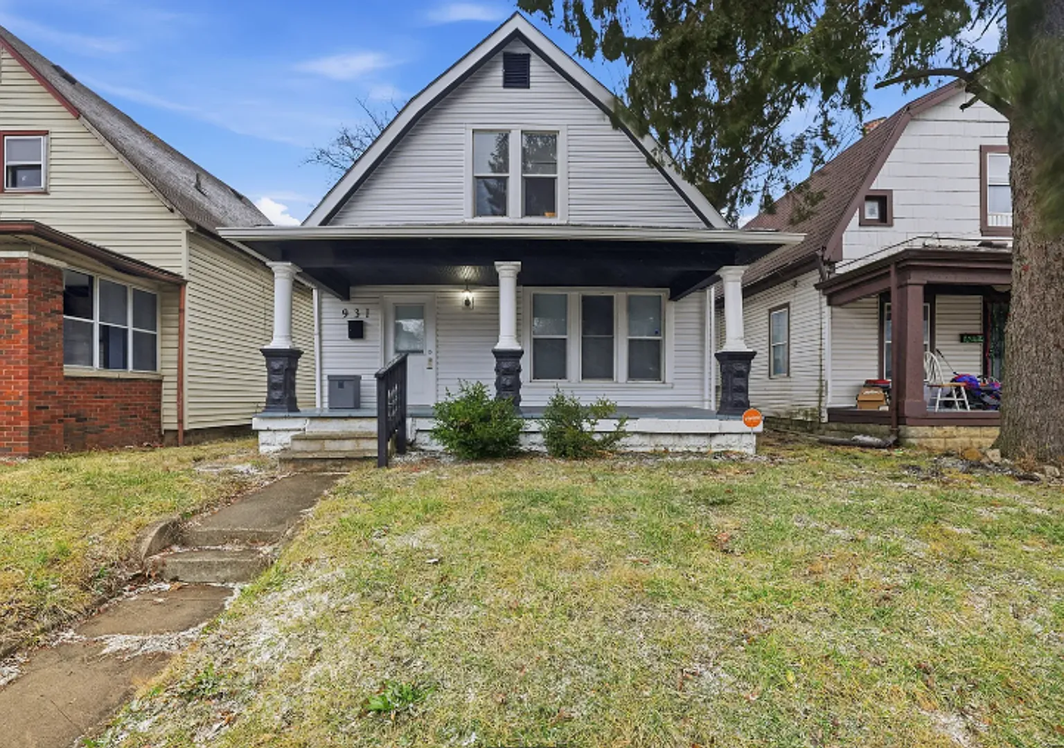 Large 2 Bedroom Home — Photo 1