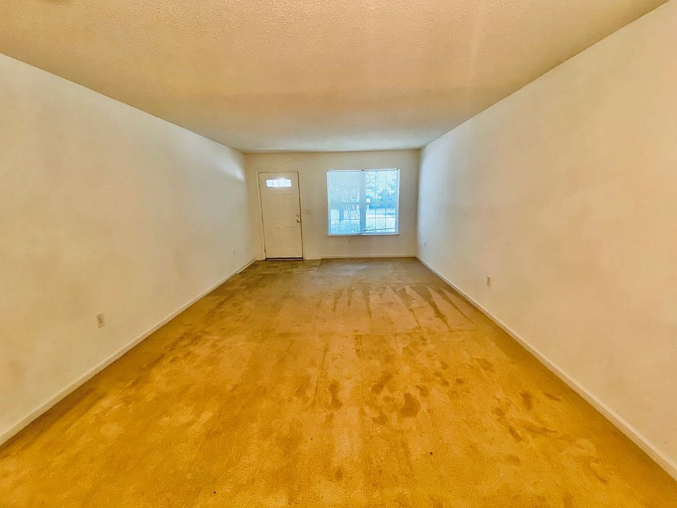 Living room_08102020