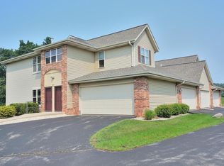 1014 E Woodview Ct APT 1, Slinger, WI 53086