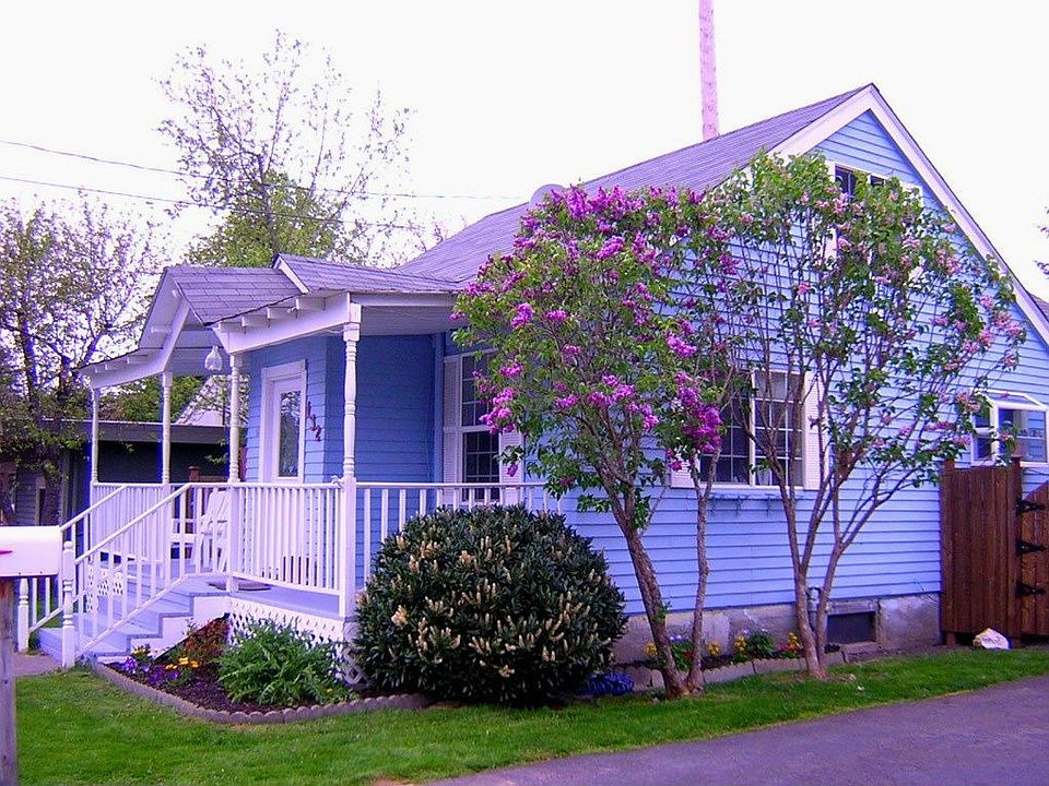 2nd image of 132 E 4th St