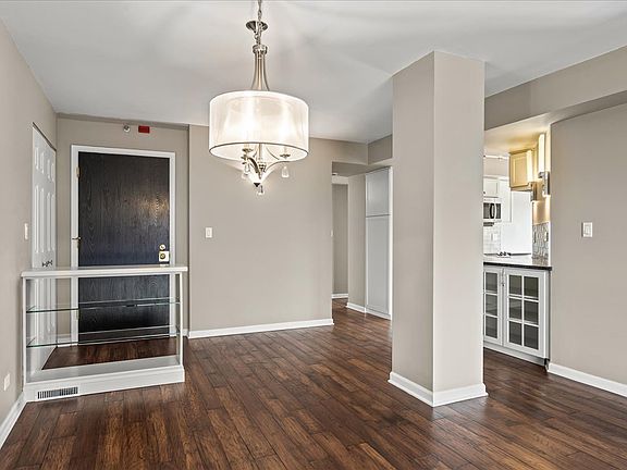 3rd image of 1738 Chicago Ave APT 805