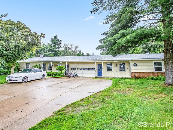 2nd image of 1003 Gaynor Ct NW