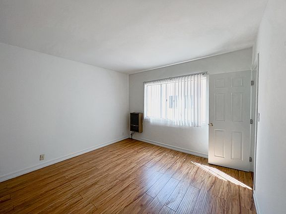5th image of 4901 Beverly Blvd #16