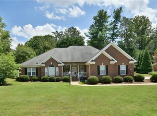 5500 Ivors Ln, Winston Salem, NC 27106