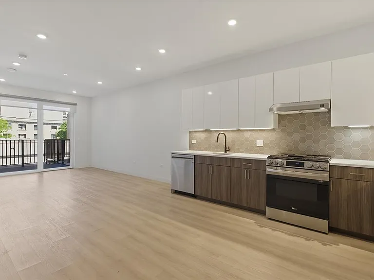 948 W Sunnyside Ave #201 — Photo 2